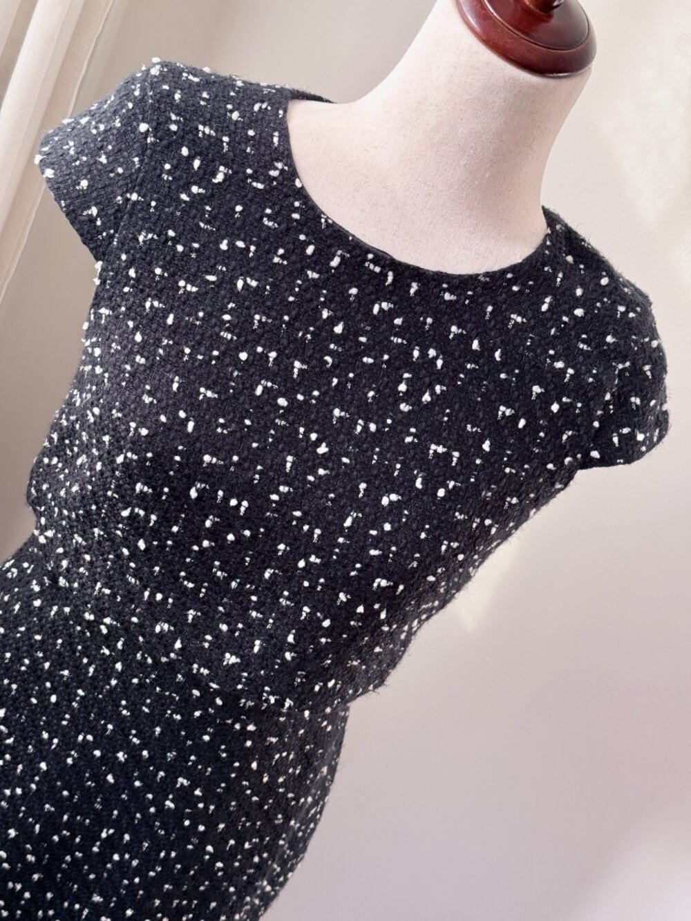J.Crew Black White Tweed Sheath Dress Size 2 | Bouclé Textured Cap Sleeve Career - Picture 3 of 9